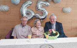 Christa und Wolfgang Ebert sind seit 65 Jahren verheiratet. Die persönlichen Glückwünsche zur Eisernen Hochzeit überbrachte der 