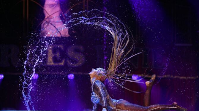 Wasser ist das tragende Element in der neuen Show des Zirkus Charles Knie. Von 23. bis 27. August gastiert er in Tübingen. FOTO: