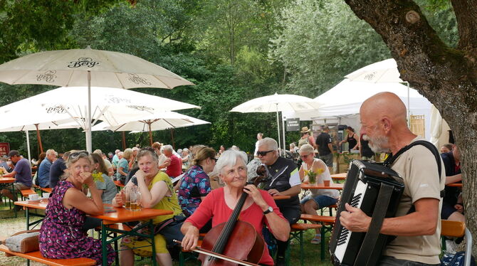Dapfen Genussmarkt Französische Live-Musik, leckeres Essen und leckere Getränke, viel Ausgefallenes und viel Interessantes gab es am Samstag und So