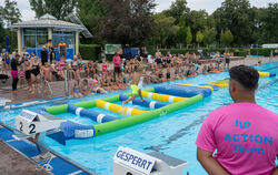 Mut und Geschick waren am Sonntag beim Fest im Reutlinger Freibad nötig, um im und am Wasser zu bestehen. Der  Wasserspielspaß  