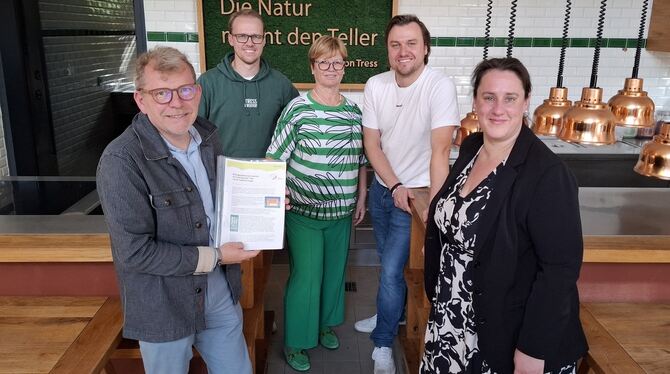 Bildungspartnerschaft Tress Brüder Münsingen gesunde Ernährung Die Stadt Münsingen und die Firma Tress Brüder haben eine Bildungspartnerschaft unterzeichnet. Bürgermeister Mike Münzing (von l