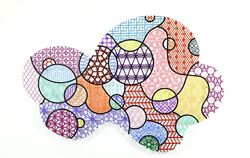 Poppig-bunte Wolke aus farbigem Aluminium: »Pattern Kinship Cloud« von Nevin Aladag.