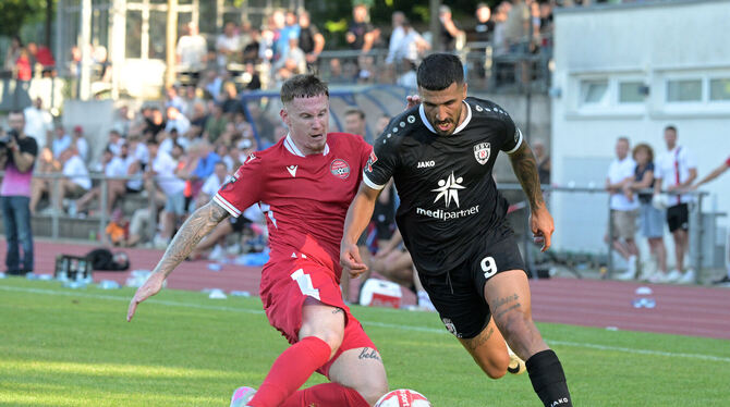 Baden-Wuerttemberg, Fussball, Maenner, OL, Oberliga, Saison 2025/26, wfv Gute Nachricht: Torjäger Konstantinos Markopoulos (rechts) kann nach seiner Sperre gegen den SV Oberachern wieder mitmischen.