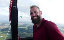 Martin Binder liebt die Ruhe und Stille auf bis zu 3.000 Meter Höhe. Mit seinem Heißluftballon ist er bis zu 90 Mal im Jahr in d