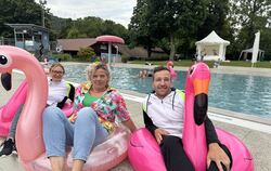 Das Bäderteam – Selina Mollenkopf (von links), Annette Chebili und Sascha Lulei – hatte ein tolles Programm für das Freibad-Even