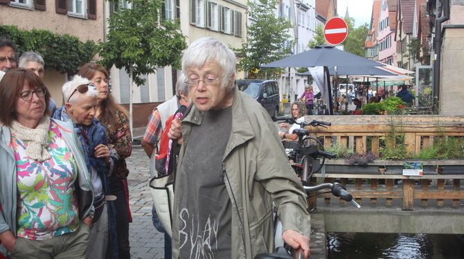 Margarethe Gönner, rechts, mit Gruppe in der Ammergasse.