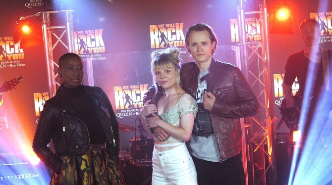 Aisata Blackman (links) schlüpft in »We Will Rock You« in die Rolle der Killer Queen, Isabel Waltsgott und Kasper Nilsson verkör