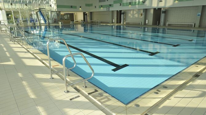 Der DLRG Tübingen trainiert regelmäßig im Hallenbad Nord auf dem WHO sowie im Uhlandbad nahe der Neckarbrücke.