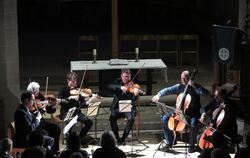 Petteri Iivonen (von links), Aya Hasegawa, Jeroen Suys, Jonathan Nazet, Felix Thiedemann und Aurelien Sabouret spielten in der T