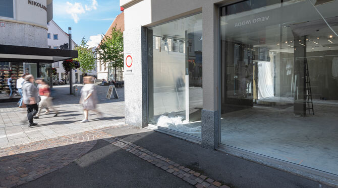Die Reutlinger Wilhelmstraße ist gut frequentiert - trotzdem stehen auch in der Fußgängerzone immer wieder Läden leer. Liegt es