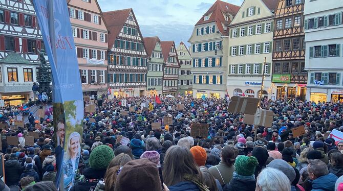 Anfang des Jahres versammelten sich Abertausende Menschen in Tübingen, um bei einer Kundgebung für mehr Menschenrechte und Demok