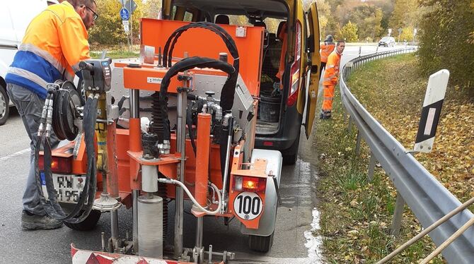 Die Fahrbahn zwischen Bodelshausen und Ofterdingen wird untersucht.  FOTO: RP