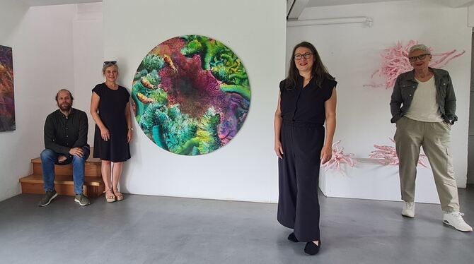 Vier Menschen, die für das Ausstellungsprojekt stehen: Yannik Krebs (Stadt Münsingen), Sarah Boger (Living Museum), Sabine Lang Vier Menschen, die für das Ausstellungsprojekt stehen: Yannik Krebs (Stadt Münsingen), Sarah Boger (Living Museum), Sabine Lang