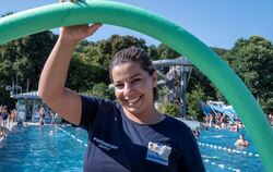 Ansam Audi an einem ihrer Lieblingsorte: dem Tübinger Freibad.  FOTO: GISEL  