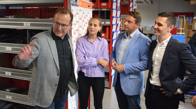 Allstar Bei der Firma Allstar im Gespräch (von links): Geschäftsführer Frank Messemer, Co-Geschäftsführerin Janina Messemer, der Landtag
