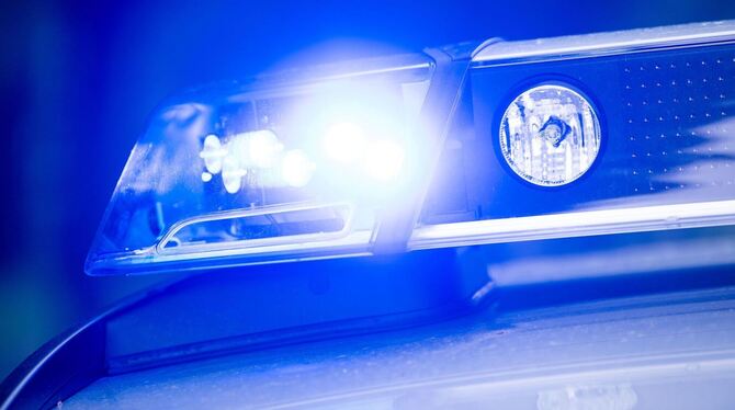 Polizei Blaulicht (Symbolbild) Polizei Blaulicht (Symbolbild)