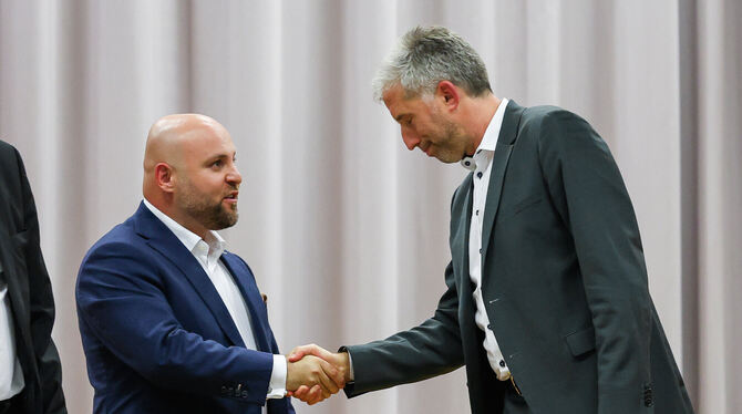 dpatopbilder, lsw, bwg, Updateme, Afd, markus frohnmaier, Kommunen, Parteien Der AfD-Landesvorsitzende Markus Frohnmaier (links) und Tübingens Oberbürgermeister Boris Palmer geben sich nach einer Diskussio