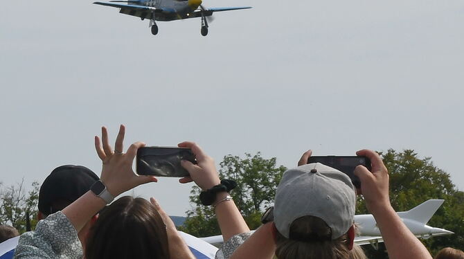 Hingucker: Aus Lousiana über das Degerfeld zum Farrenberg: Die P-51D Mustang.
