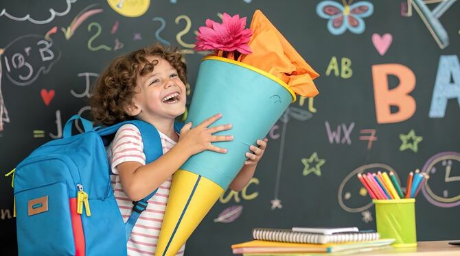 Einschulung Schulranzen, Schultüte, Materialien. Die Freude ist groß, doch eine Einschulung kann teuer werden.