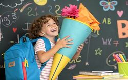 Schulranzen, Schultüte, Materialien. Die Freude ist groß, doch eine Einschulung kann teuer werden. 