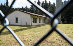 Der Bundesforst übernimmt das ehemalige Bundeswehrgebäude in Zainingen im Gewann Dullenwang.  FOTOS: LENK