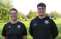 Strahlende Gesichter bei den Verantwortlichen der CVJM-Handball-Abteilung in Walddorfhäslch: Sportchef Simon Schäffer (links) un