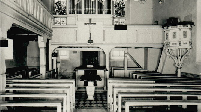 Ein Foto der ehemaligen Oberhausener Kirche in Unterhausen aus dem Jahr 1959, als sie nach einer Renovierung in Erlöserkirche um