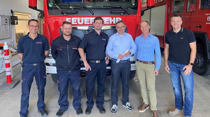 Feuerwehr Gomaringen Von links: Der stellvertretende Abteilungskommandant Markus Pflumm, Abteilungskommandant René Wurster, Feuerwehrkommandant Stefa