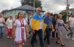 Holger Weiblen (Mitte) ist der Koordinator der interkommunalen Solidaritätspartnerschaft Metzingen, Dettingen und Bad Urach mit 