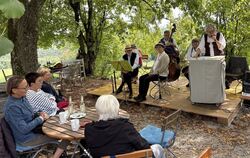 Mit Wirtshaus- und Tanzmusik sowie literarischen Texten ist das Sommerprogramm auf Loretto zu Ende gegangen.