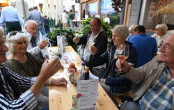 Nochmal ein Prosit auf das zu Ende gehende Weindorf. 