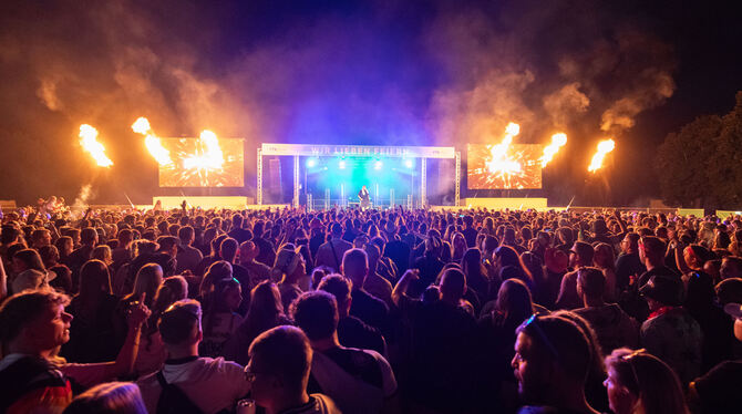 Malle-Festival Große Pyroshow und große Party: 5.000 Feierwütige waren beim ersten Mallorca-Festival in Tübingen.