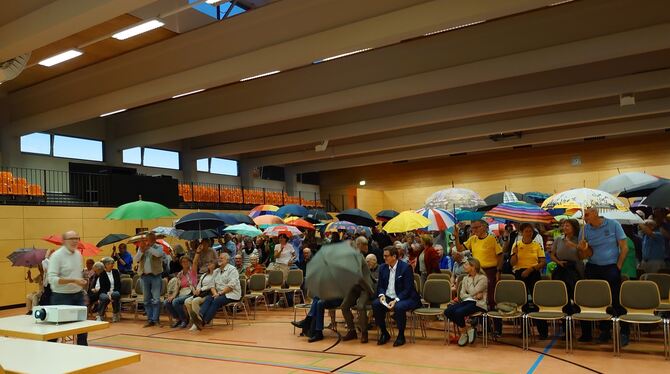 alb notfallpraxis Die Älbler in der Alenberghalle wollen von der KVBW nicht im Regen stehengelassen werden.