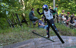 Skispringen war das Highlight am Samstag.  FOTO: BAUR