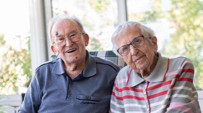 Zeitzeugen Zweiter Weltkrieg Honau Heinz und Friedel Reiff Zweiter Weltkrieg Heinz (94) und Friedel (99) Reiff haben den Zweiten Weltkrieg als Jugendliche erlebt. Noch im hohen Alter haben sie bewundernswe