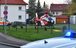 Der Rettungshubschrauber „Christoph 41“ ist beim Einsatz in einem kleinen Garten in der Reutlinger Kaiserstraße gelandet.