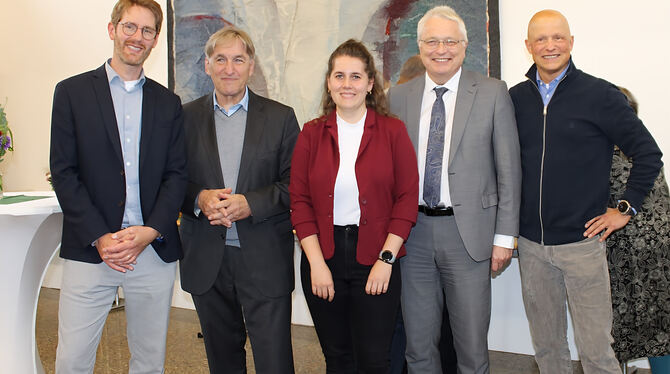 Freude herrschte bei (von links) Dr. Philipp Marquardt, Karl-Heinz Walter,  Ricarda Rödler, Robert Hahn, Dr. Hans Hammann