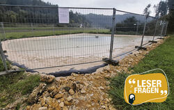 Kein Badeteich: Das Trinkwasserasphaltbecken wurde angelegt, um der Kreuzkröte ein Laichgewässer zu bieten.
