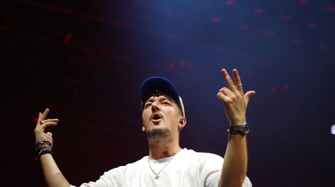 Montez Heul doch mal, Junge! Rapper Montez in der Schleyerhalle.
