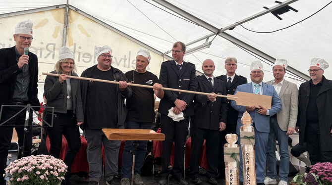 Der Bau des neuen Dorfgemeinschaftshauses mit Feuerwehrhaus, Backhaus, Veranstaltungs- und Vereinsraum sowie Bürgersaal ist laut