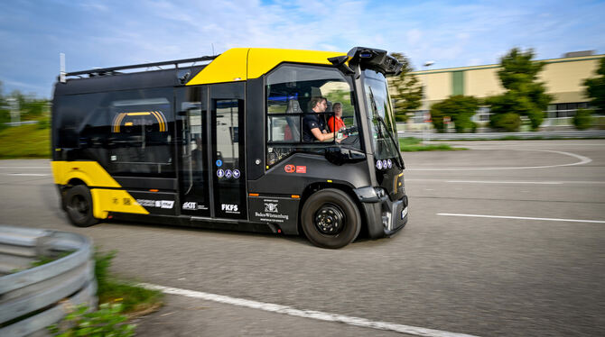 Der RABUS Was können autonome Busse und Shuttles zum ÖPNV der Zukunft beitragen? Christian Klinkhardt vom Karlsruher Institut für Techn