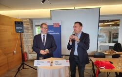 Wehrbeauftragter Henning Otte (links, CDU) und Nils Schmid (SPD), Staatssekretär im Verteidigungsministerium.  FOTOS: RAHMIG