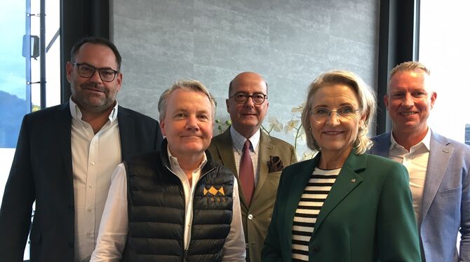 IHK-Gremium Tübingen Vertreter des IHK-Gremium Tübingen zu Reformen, welche die Wirtschaft braucht. Von links: Arnd-Gerrit Rösch, Alexander Stagl, Ma