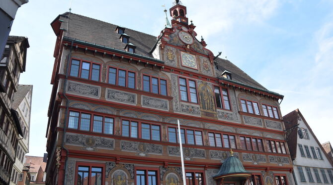 Rathaus Auch die Rathaus-Verwaltung produziert CO2, nicht nur beim Heizen und beim Betrieb elektrischer Geräte. Auch der Weg von 2.300 B