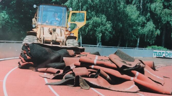 Schönbuch-Stadion In den 70er-Jahren gebaut, musste die Kunststoffbahn bereits 1991 augetauscht werden und ist zwischenzeitlich wieder in einem sc