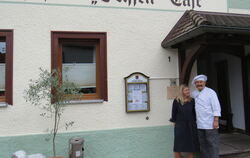 Bozena und Giuseppe Amodio vor ihrem Traum-Gasthaus.  FOTOS: BARTH