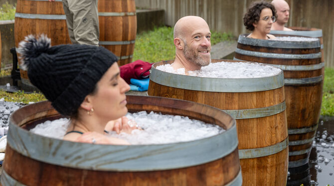 eisbaden Eisbaden ist fester Bestandteil des Biohacking. Und es ist durchaus empfehlenswert zur Gesundheitsförderung, sagt die Tübinger M