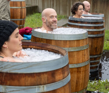 Eisbaden ist fester Bestandteil des Biohacking. Und es ist durchaus empfehlenswert zur Gesundheitsförderung, sagt die Tübinger M