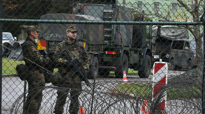 Bundeswehr Nato-Tanklager Übungsszweck Bewachung von Liegenschaften: Bundeswehrsoldaten sind im Nato-Tanklager im Rammert zugange