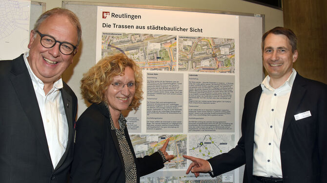 Beim ersten Bürgerinformations-Abend im Rathausfoyer erläuterten Oberbürgermeister Thomas Keck, Baubürgermeisterin Angela Weisko